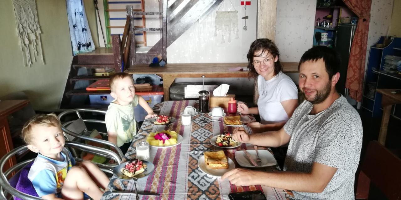 Smiley'S Homestay Berastagi Εξωτερικό φωτογραφία