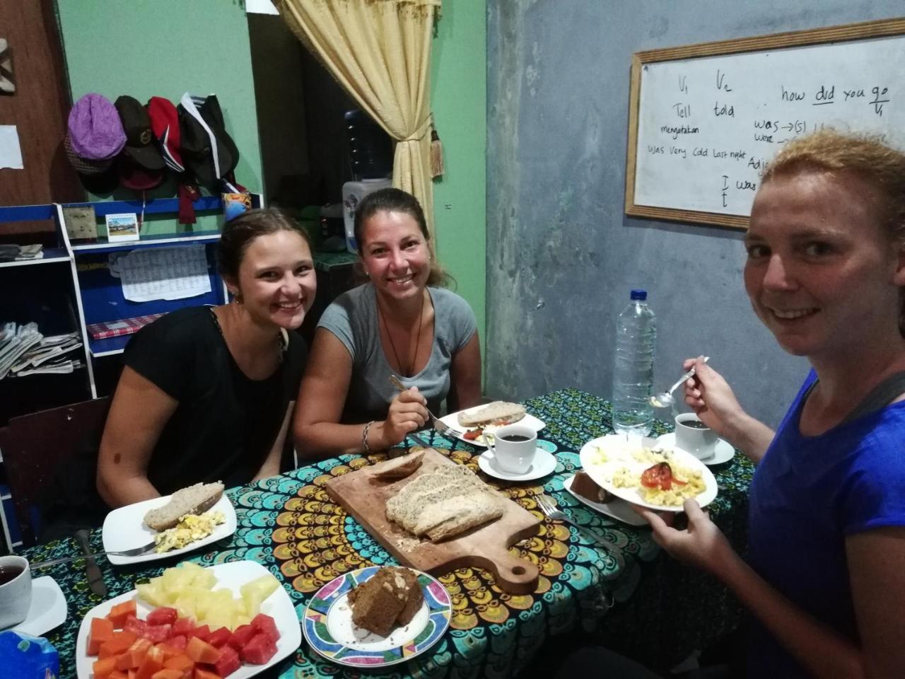 Smiley'S Homestay Berastagi Εξωτερικό φωτογραφία