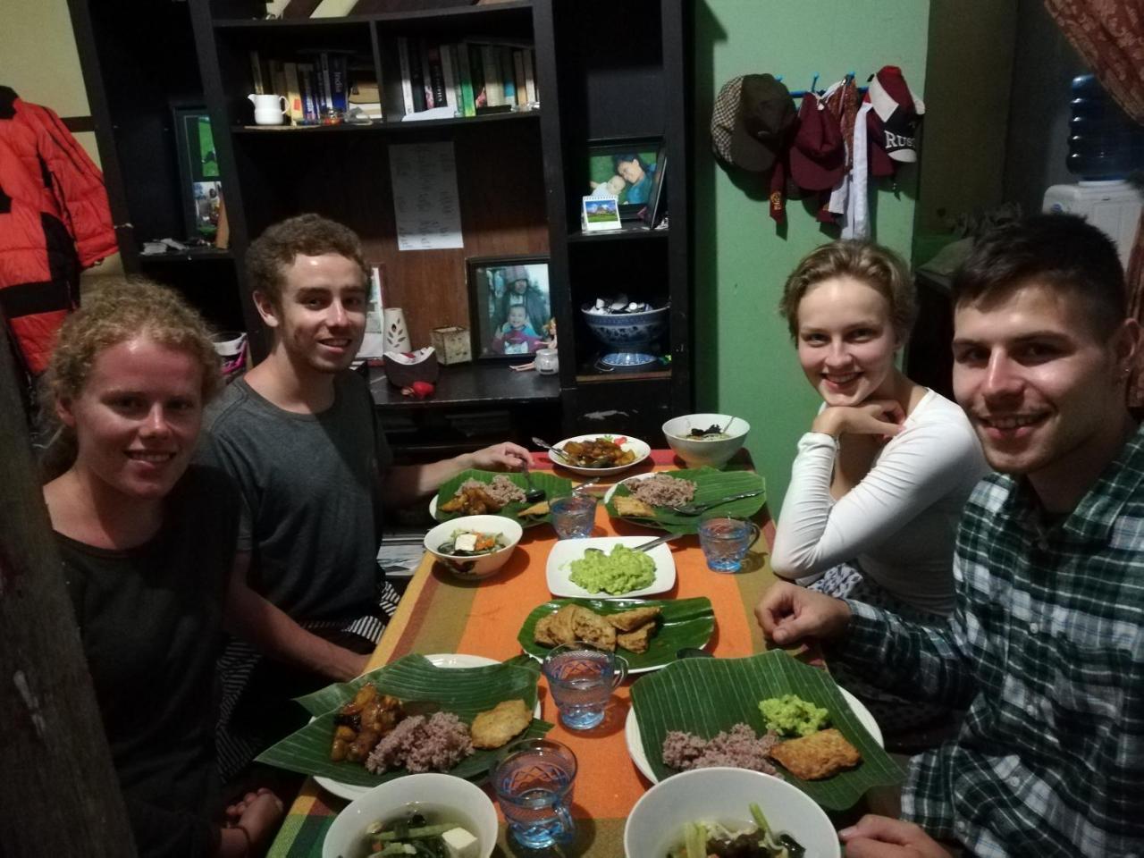 Smiley'S Homestay Berastagi Εξωτερικό φωτογραφία